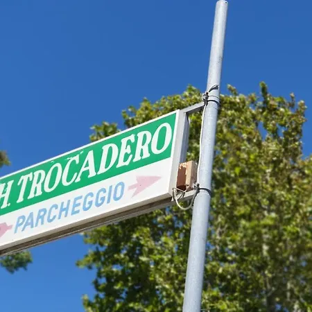 ホテル Trocadero チェルヴィア