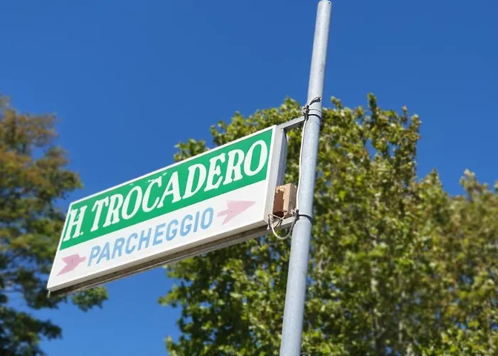 호텔 Trocadero 체르비아